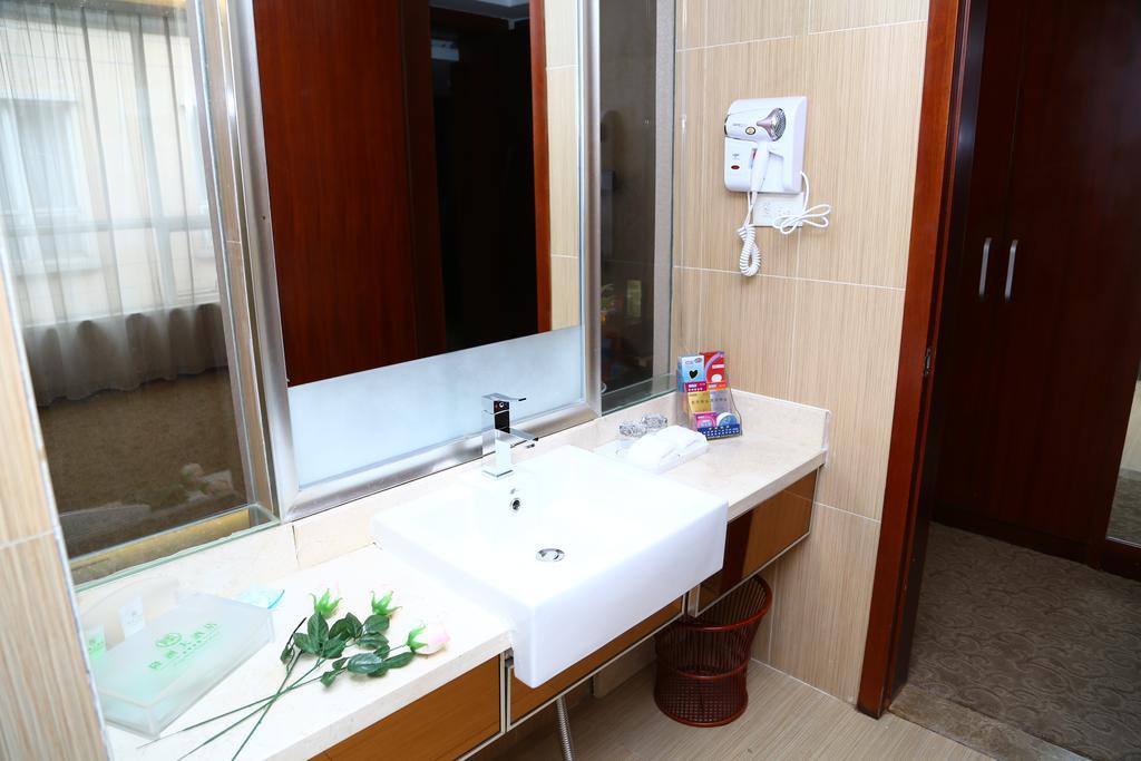 Long Zhou Grand Hotel Guangzhou Room photo