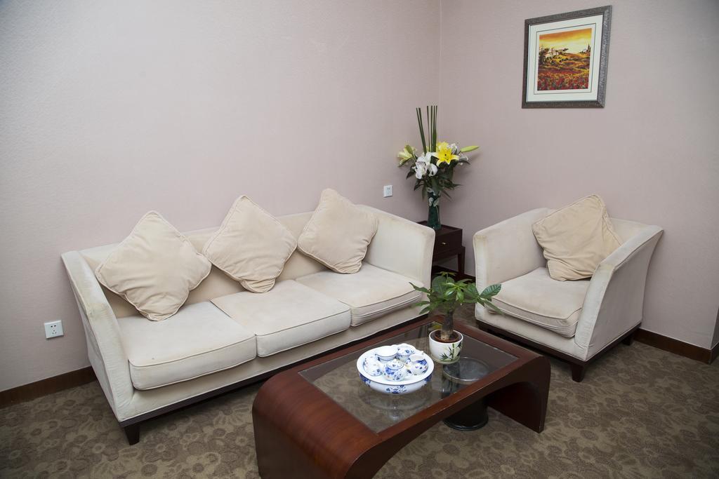Long Zhou Grand Hotel Guangzhou Room photo