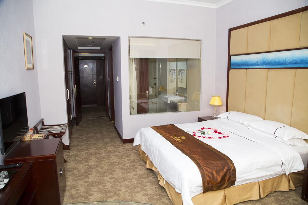Long Zhou Grand Hotel Guangzhou Room photo
